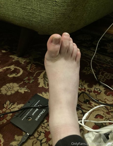 faeryn wolf 無料モデル 写真