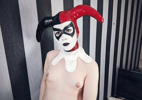 ジンジャーティーンオンリーファンズ 無料ヌード 写真