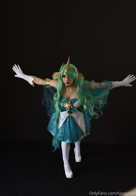 曲線美の女の子オンリーファンズ ホットセクシー 画像