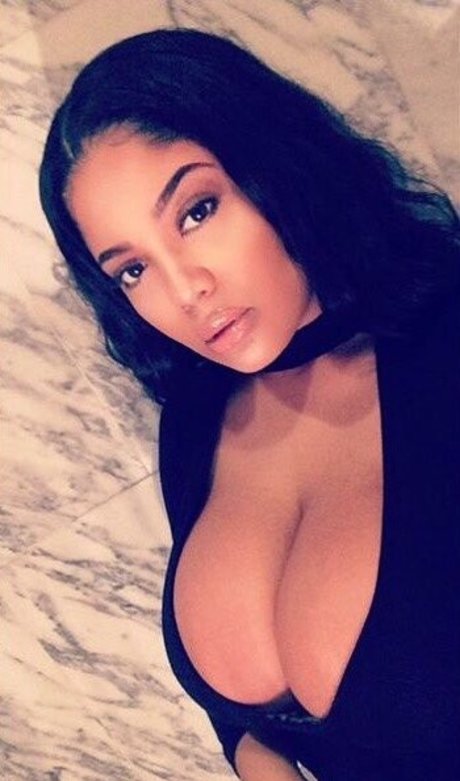 ヌード熟女オンリーファンズ ベスト 画像