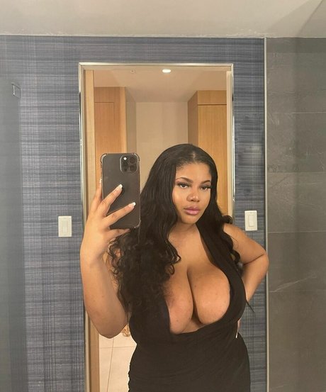 Gabrielle Logan 美しいスター ギャラリー