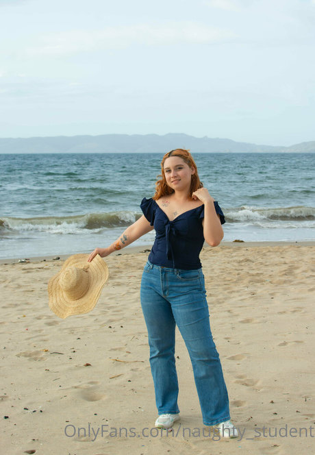 naughty student 無料女優 写真