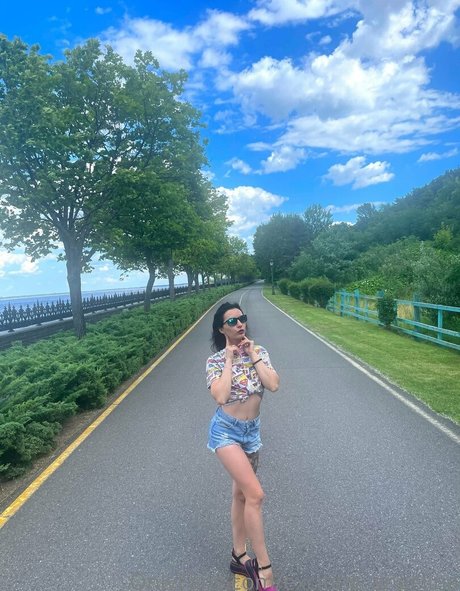 exciting angela ヌード女優 画像