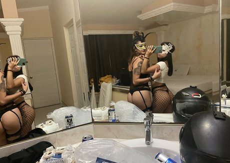 デカ尻ティーンオンリーファンズ セクシー ギャラリー