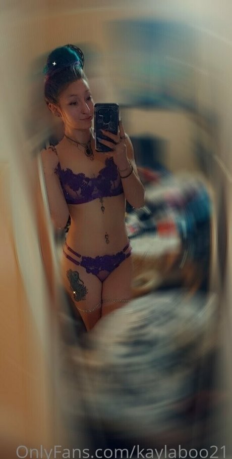 尖ったおっぱいオンリーファンズ ホット裸 画像