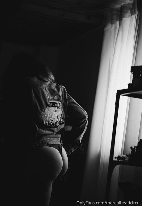 Therealheadcircus 裸のポルノスター 写真