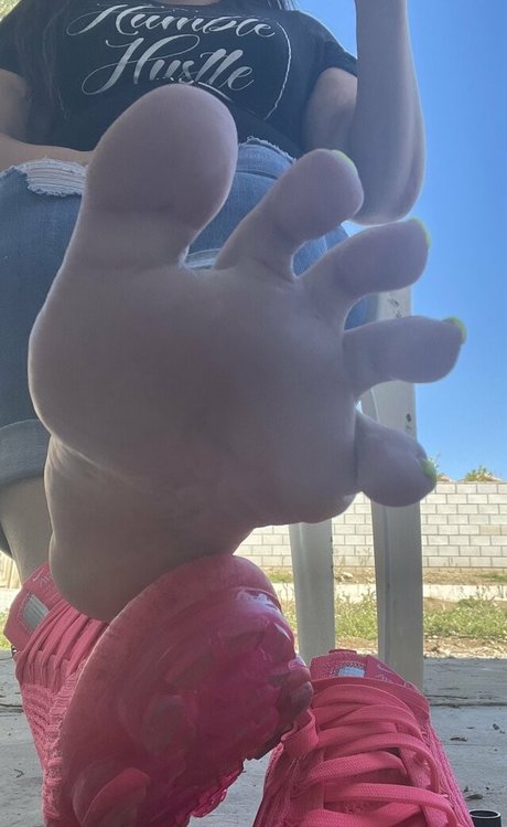 足 マンコ オンリーファンズ 無料アダルト 画像