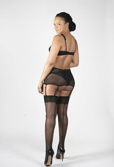 Lukwesa Burak ポルノスター 素敵 写真