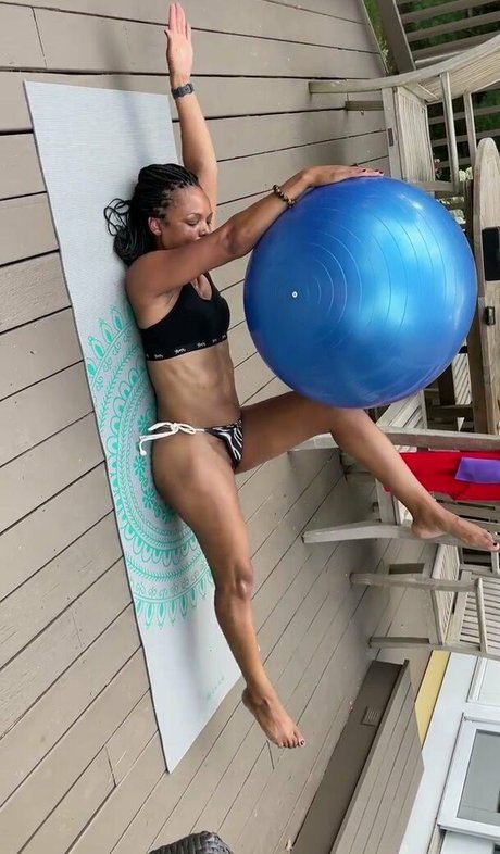 Lukwesa Burak セクシーなスター 写真