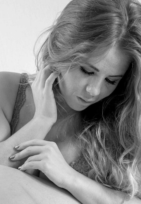 Theresa Louise アート女優 写真