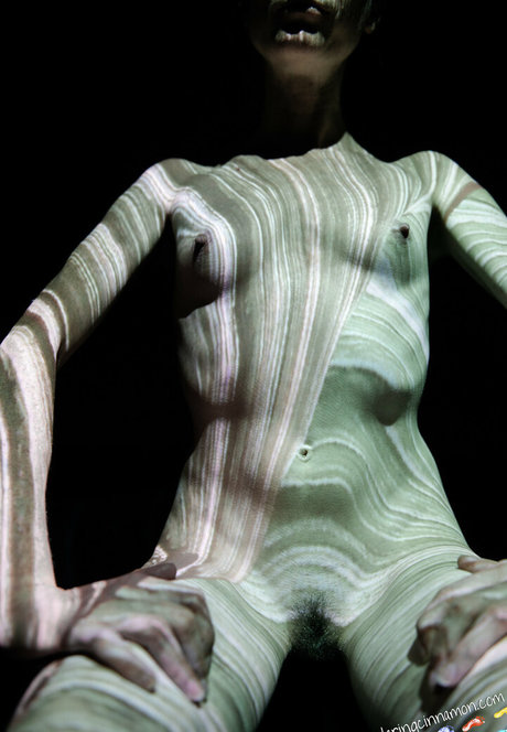 小柄な足オンリーファンズ セクシー裸 ギャラリー