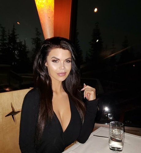 かわいいアナルオンリーファンズ 無料 画像