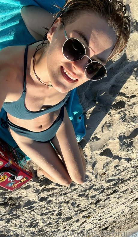 worms forbrains 完璧なモデル 写真