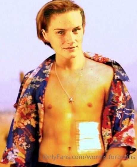 worms forbrains スター ヌード 写真