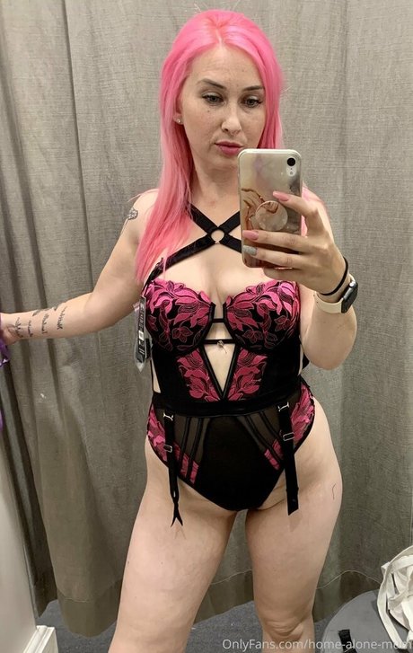 巨乳で痩せているオンリーファンズ ポルノ 写真