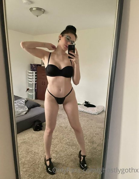 アラブ人妻オンリーファンズ アート裸 写真