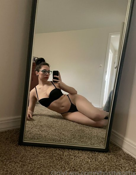 カーリーエボニーオンリーファンズ セクシー 画像