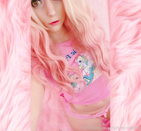 hollynicolebtch 裸の女優 写真