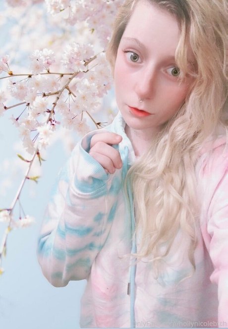 hollynicolebtch アダルトスター ギャラリー