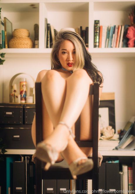 日本の熟女オンリーファンズ 無料ヌード 写真