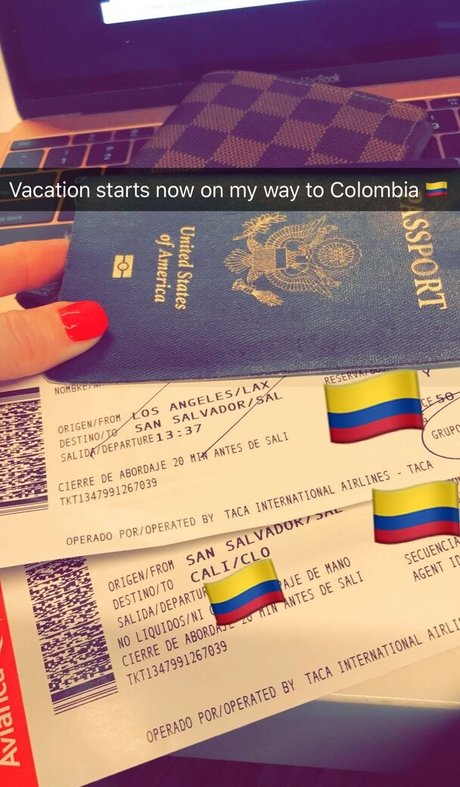 カーリーエボニーオンリーファンズ ポルノグラフィック 画像