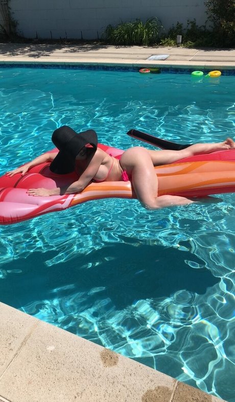 足 熟女 オンリーファンズ 無料 写真