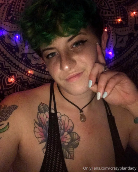 crazyplantlady アダルト女優 写真