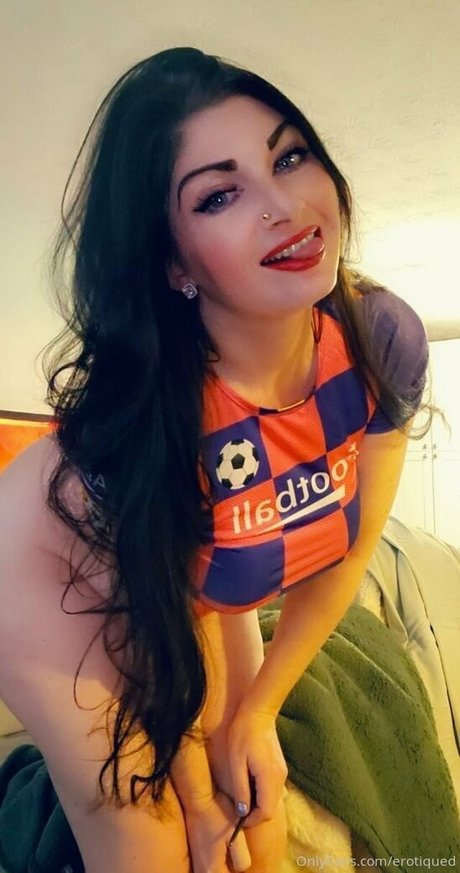 小さいチンポのシーメールオンリーファンズ アート裸 写真