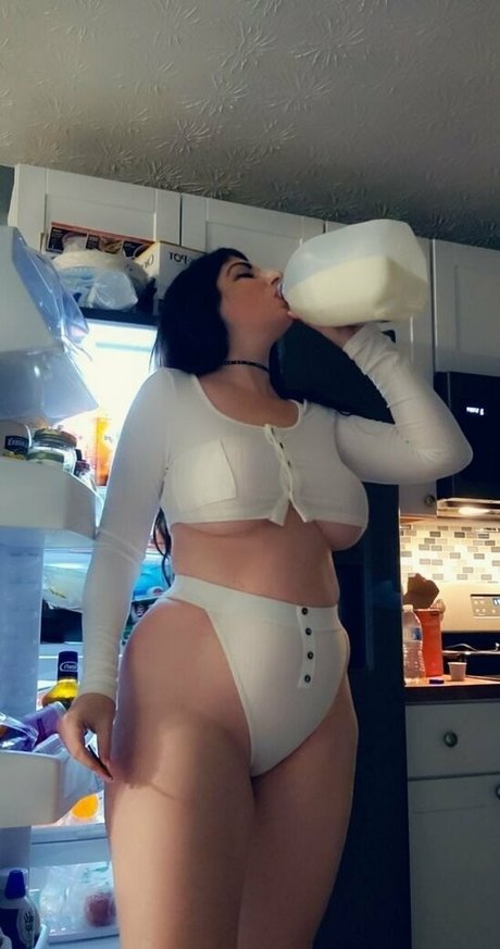 いちごミルクオンリーファンズ ホット裸 写真