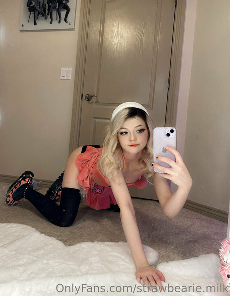 strawbearie milk セクシーモデル 写真