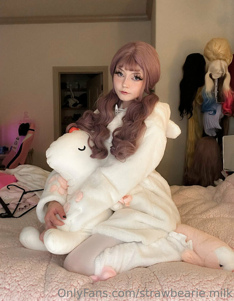 strawbearie milk 美しいポルノスター 写真