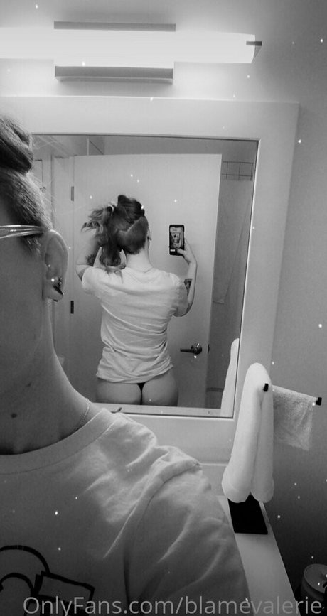 パンツを食い込ませるオンリーファンズ 無料ヌード 写真