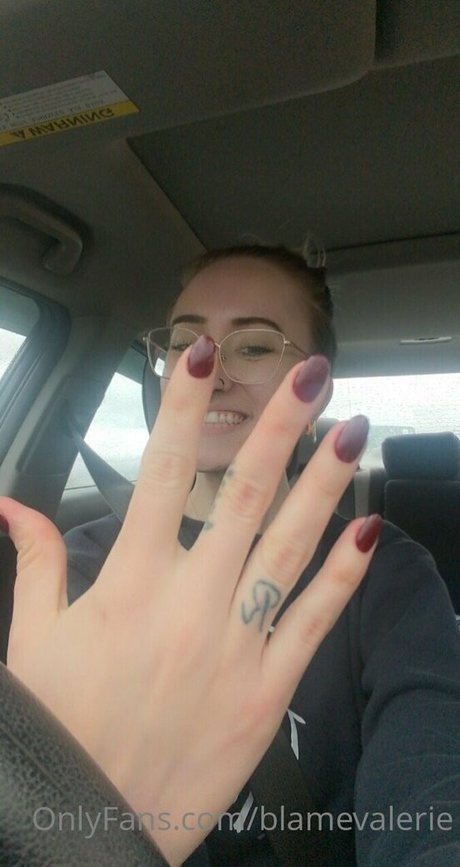 足 熟女 オンリーファンズ HD 画像