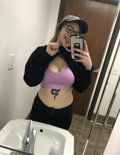 lucyshilohcam ポルノ女優 ギャラリー