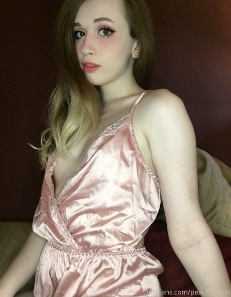 尖ったおっぱいオンリーファンズ アダルト 写真