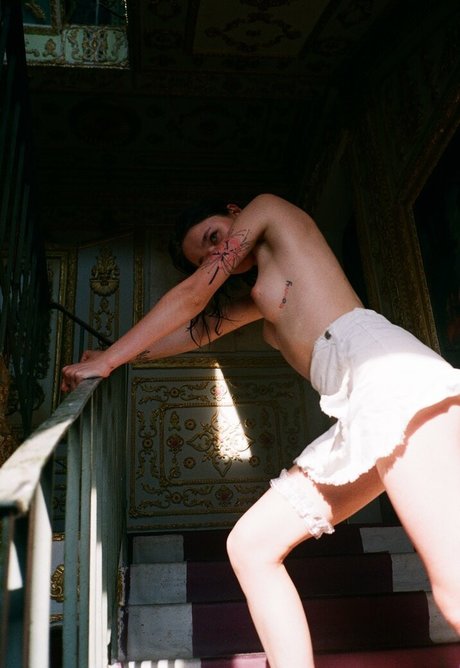 小さいチンポのシーメールオンリーファンズ ホットセクシー 写真