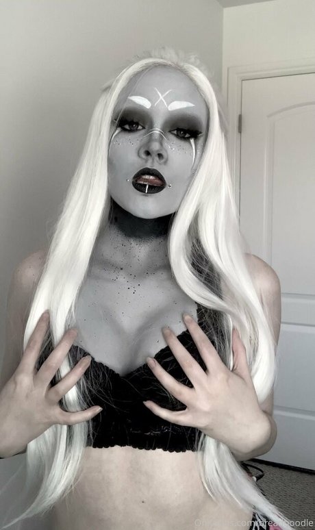 Breadboodle アダルトモデル 写真