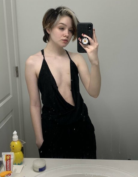 小さいチンポのシーメールオンリーファンズ 無料 画像