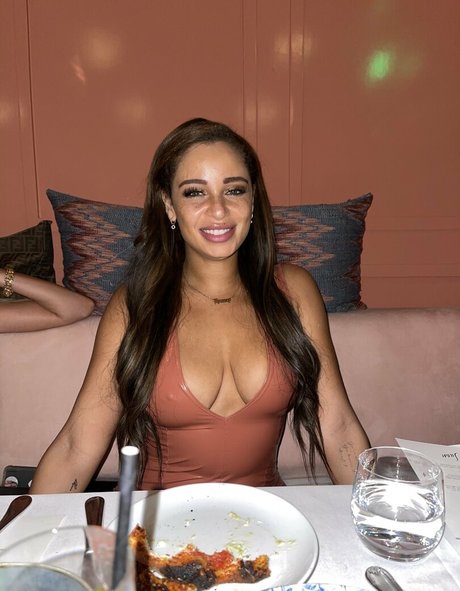 ティーンランジェリーオンリーファンズ 美しい 写真