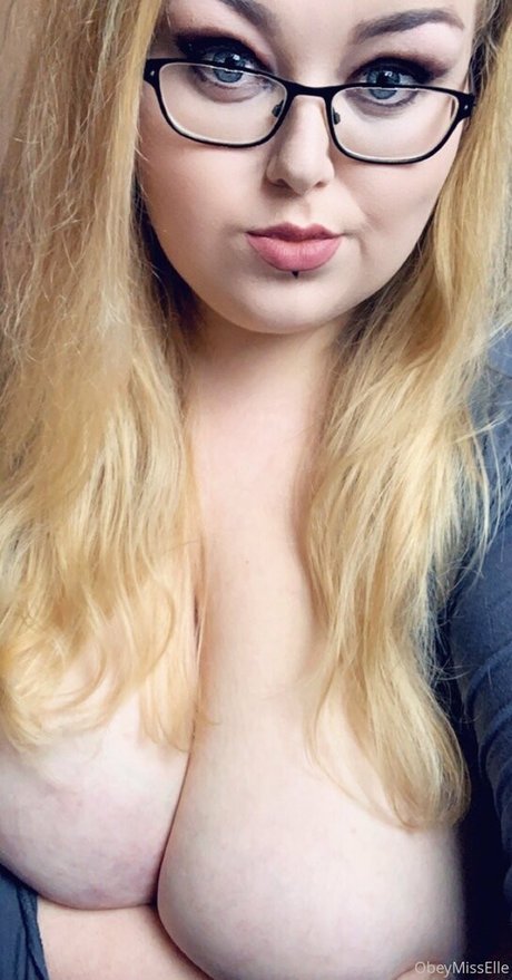 アラブの太ったオンリーファンズ セクシーヌード ギャラリー