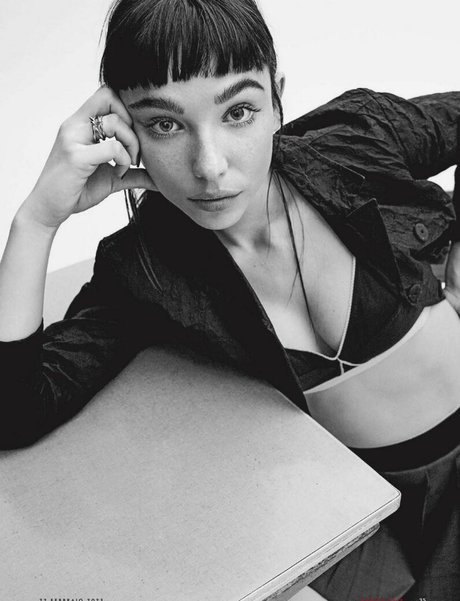 Matilda De Angelis ポルノモデル 画像