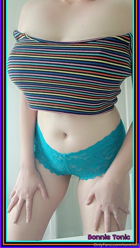 toniclust アダルトモデル 写真