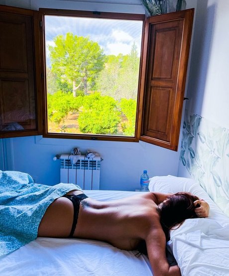 Lara Moreno アート女優 写真