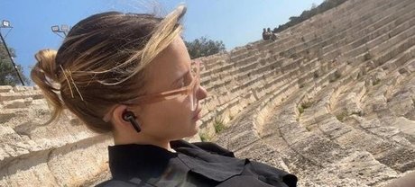 黒髪の熟女オンリーファンズ トップ ギャラリー