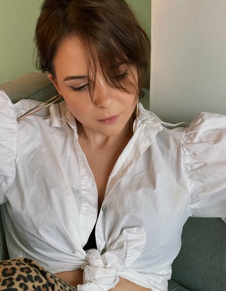 細身の黒人女性オンリーファンズ エロチック アーカイブ