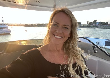 乳首 オンリーファンズ パーフェクト 画像