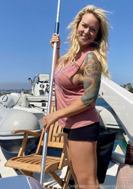 アウトドア 熟女 オンリーファンズ xxx 画像