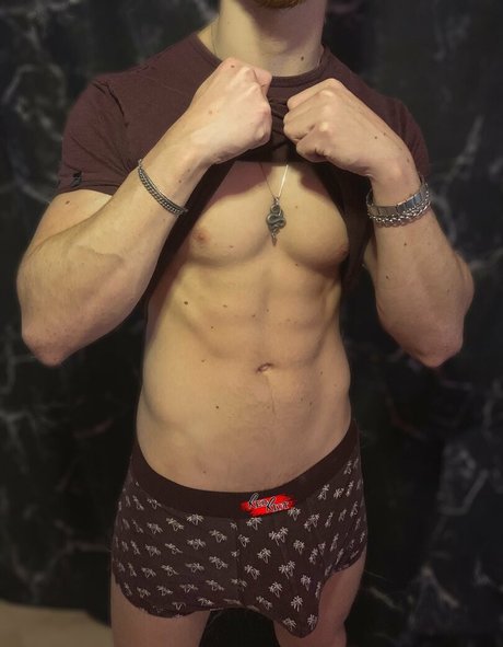 いちごミルクオンリーファンズ 無料セックス 写真