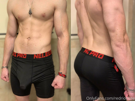 redriotfree エロティックなスター 写真