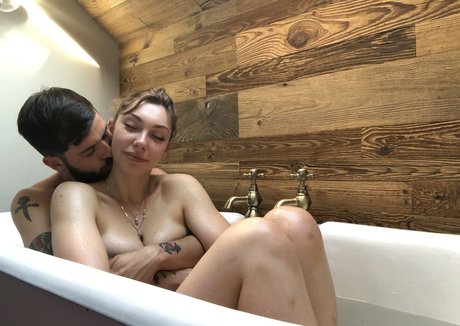 黒髪の熟女オンリーファンズ 限定 写真